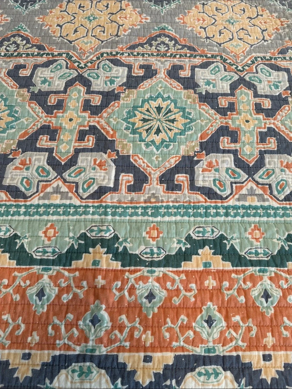 King Size Reversible Medallion Quilt Set + 2 Matching Standard Size Shams